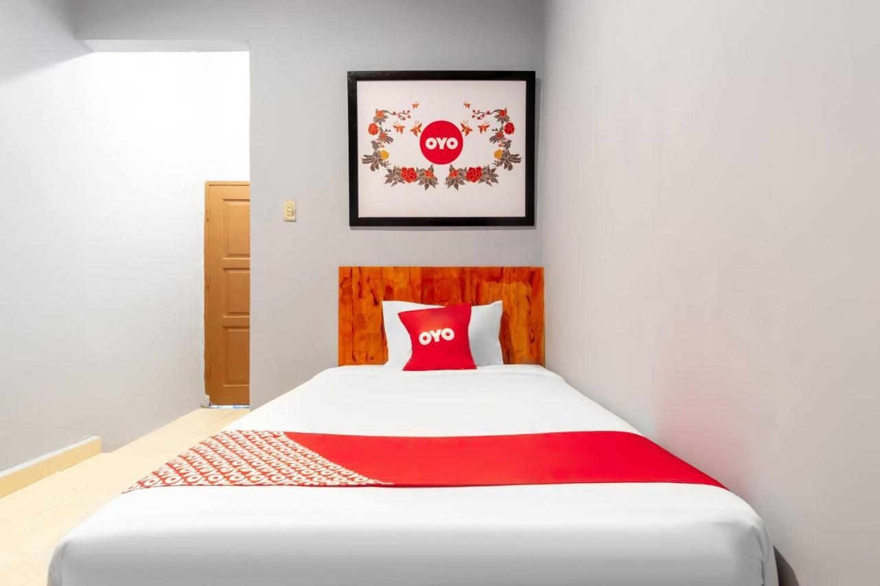 Oyo 1668 Yvel Syariah Hotel