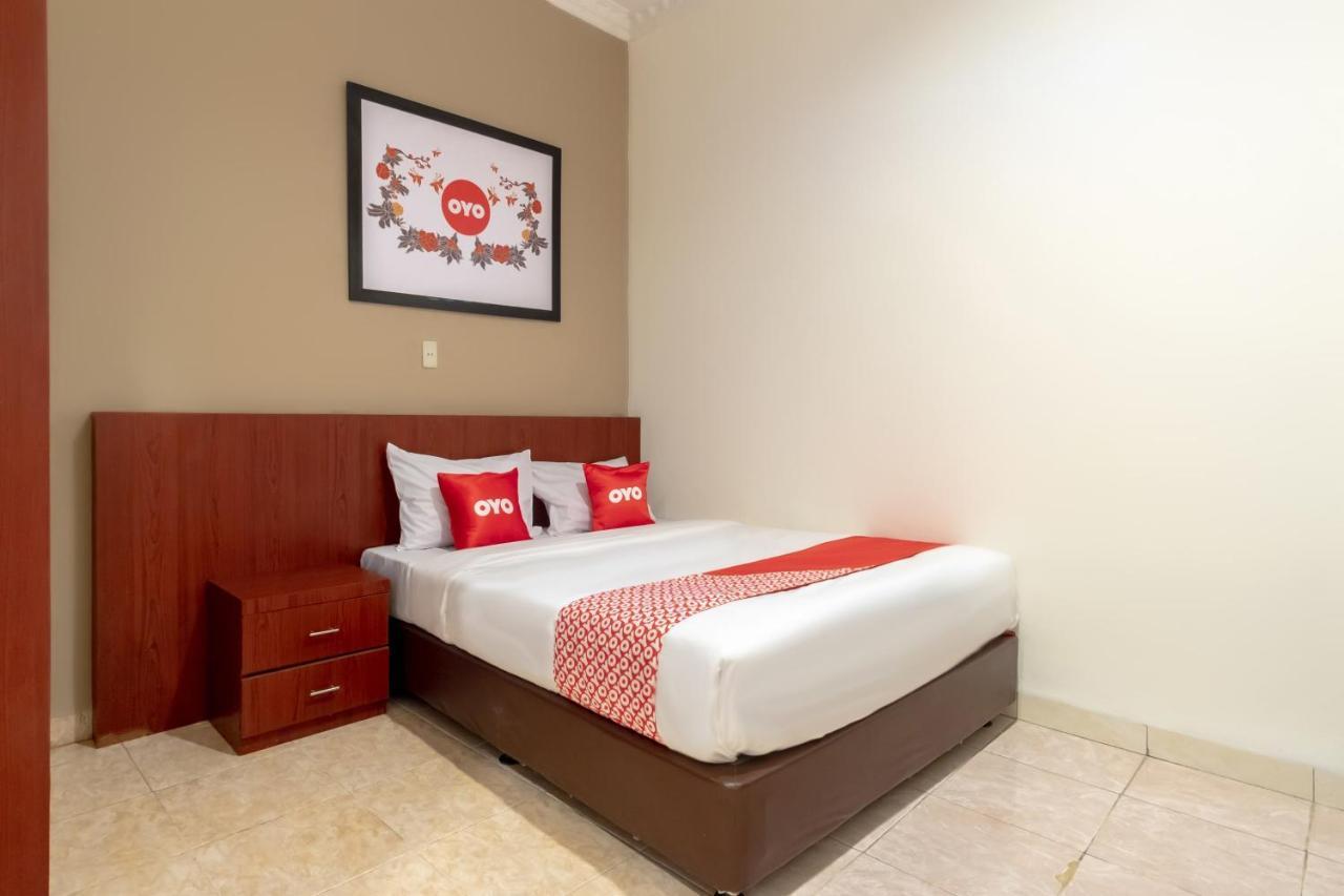 Oyo 1668 Yvel Syariah Hotel 2*